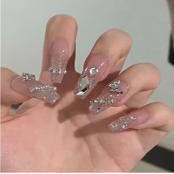 Crystal Butterfly embellished press on nails 24 pcs - Picture 3 of 3